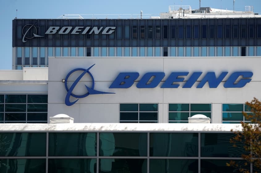 Ex-Rockwell Collins Head in Line for Boeing CEO