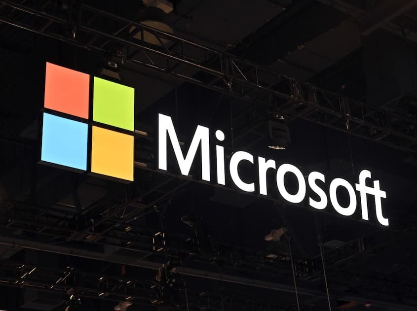 Microsoft Stock Tumbles in Mixed Market Performance