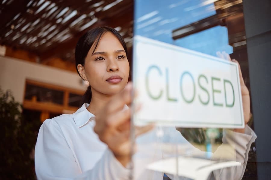 US Restaurants Face a Wave of Closures & Economic Pressures