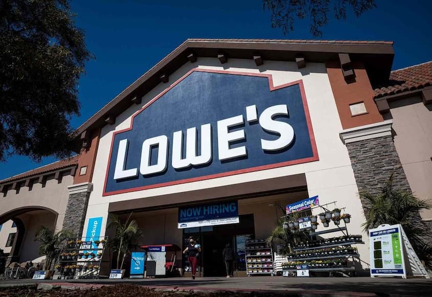 Lowe’s Lowers Forecast Amid Sluggish Home Reno Market