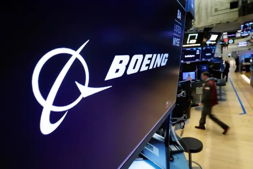 Boeing Stock Dips: Layoffs, Strike & Delays Rattle Investors