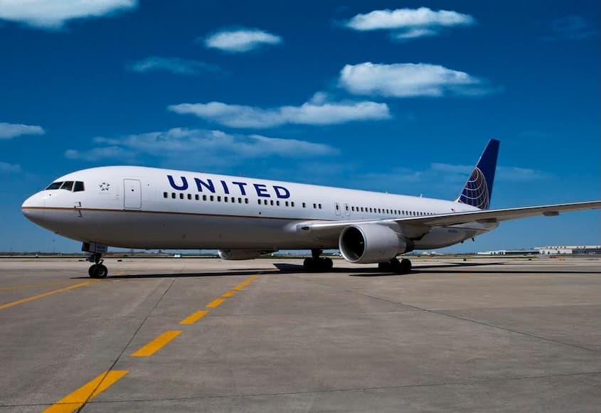 United Airlines Stock Surges on Earnings & Buyback News