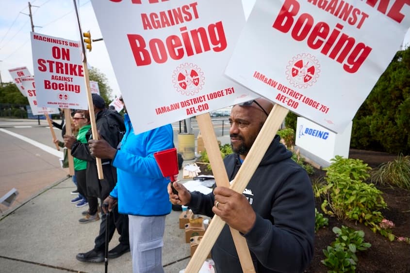 Boeing Workers Reject Contract, Extend Strike Over Pay