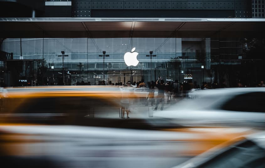 New CarPlay in iOS 26: Smarter, Sleeker, or Too Much?