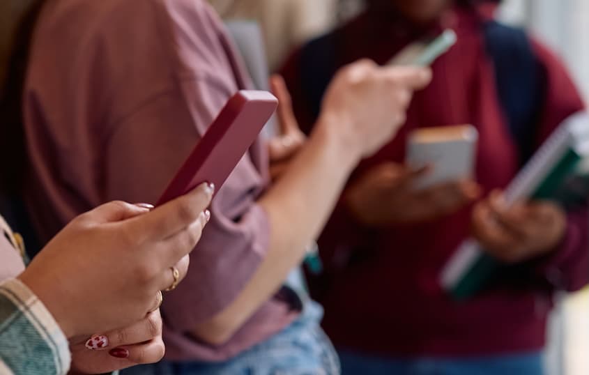 Apple Locks App Store for Texas Teens behind Family Sharing