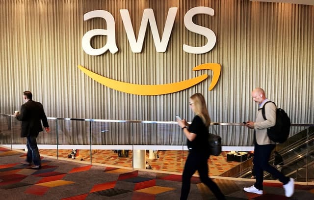 Massive AWS Outage Knocks Out Gaming, Finance, & Smart Apps